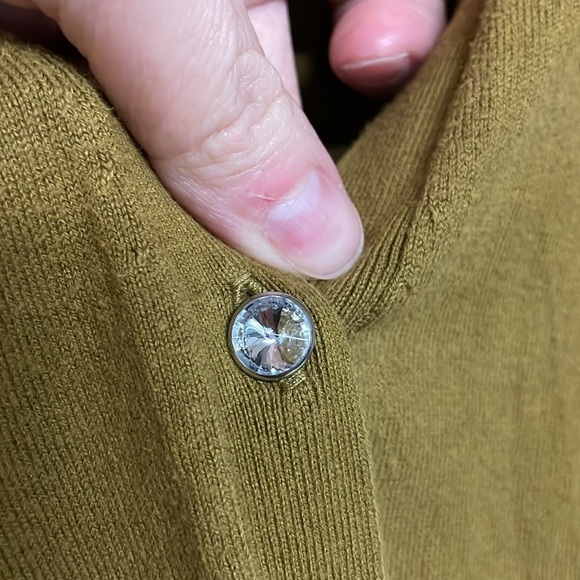 Lands’ End size large petite olive green v-neck gemstone button down cardigan - Picture 3 of 7